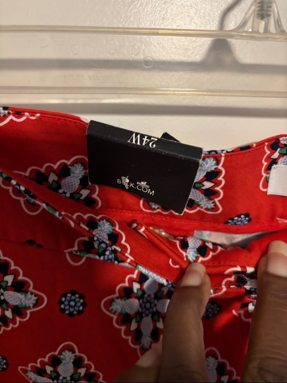 Crown & Ivy Red Floral Scallop Hem Women’s Shorts - Picture 3 of 7